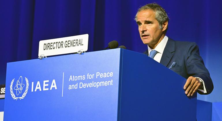 国际原子能机构总干事拉斐尔·马里亚诺·格罗西在维也纳举行的国际原子能机构第六十九届大会开幕式上发表讲话。